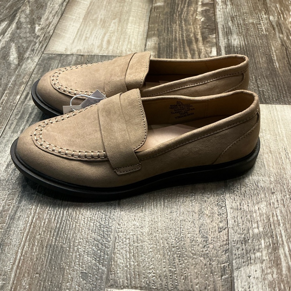 Old Navy Women’s Beige Faux Suede Penny Loafers for Women Size 8.5 - Picture 4 of 12